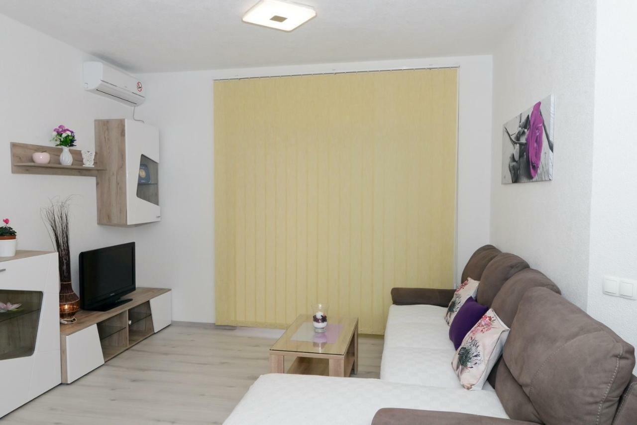 Apartment Apartmens Leona